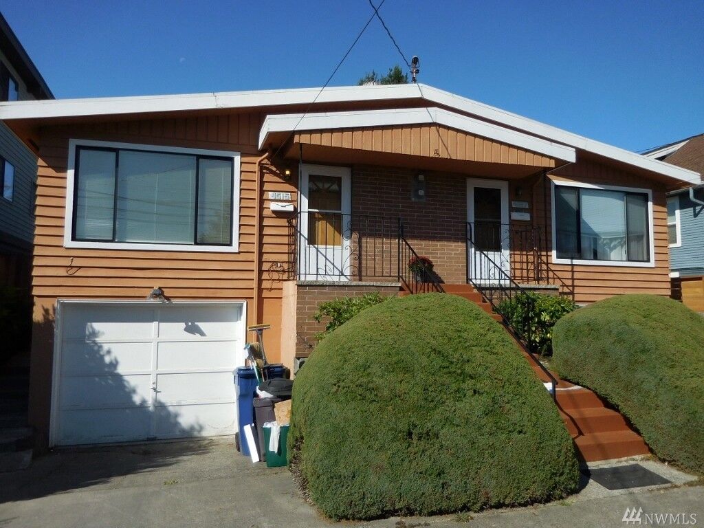 Property Photo:  4515 Sunnyside Ave N  WA 98103 