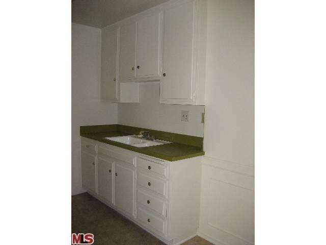 Property Photo: 1833 Normandie Ave 202 CA 90027