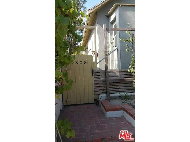 Property Photo: 2808 Shadowlawn Ave CA 90039
