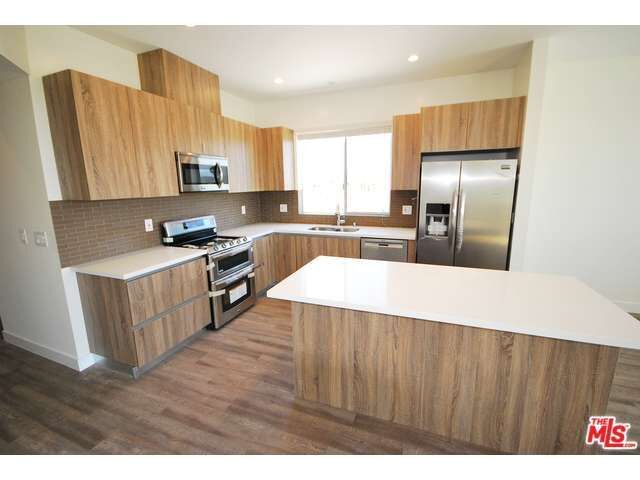 Property Photo: 1470 S Canfield Ave 102 CA 90035