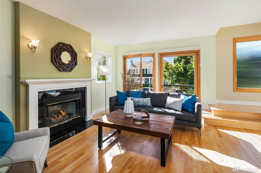 Property Photo: 2510 Yale Ave E WA 98102