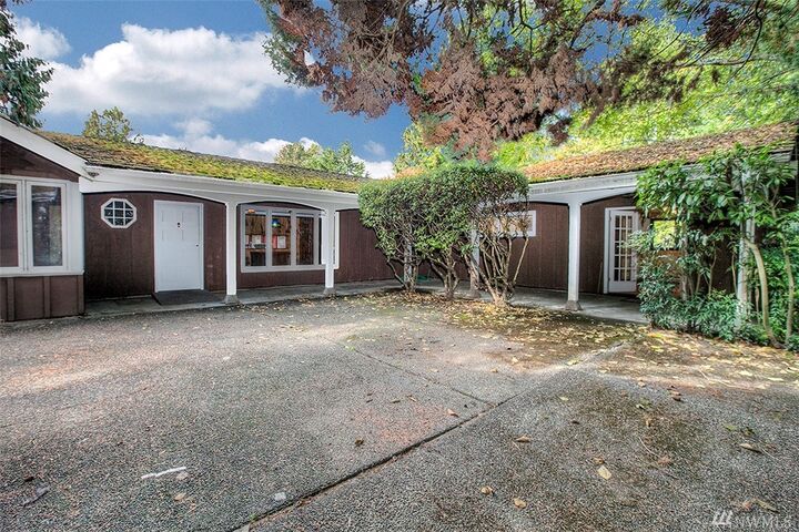 Property Photo: 4512 W Cramer St WA 98199