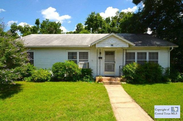 Property Photo: 923 W Hopkins Street TX 78666