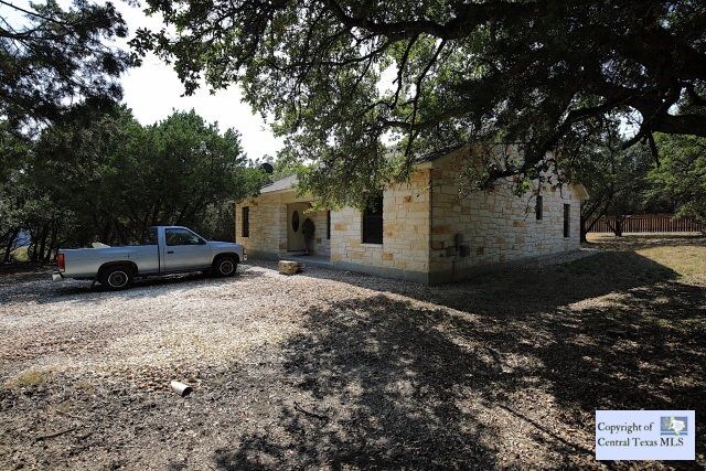 Property Photo: 620 Persimmon Pass TX 78623