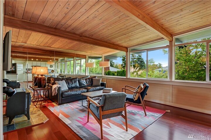 Property Photo:  2617 W Plymouth St  WA 98199 