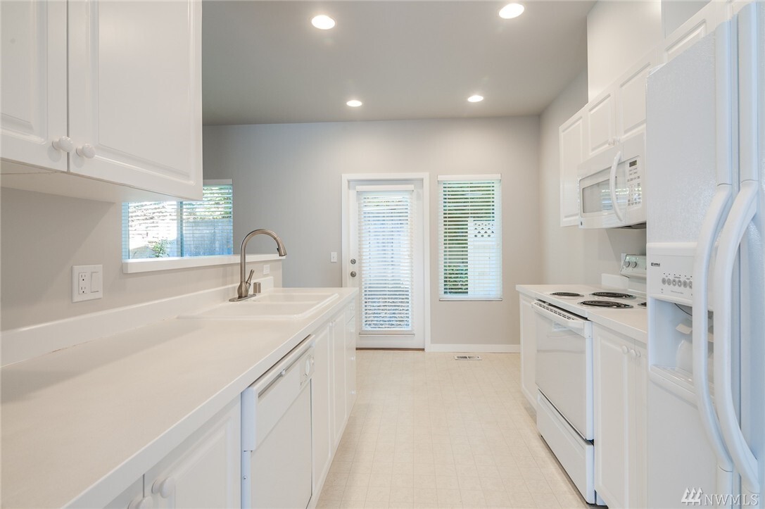 Property Photo:  6553 SE Cougar Mountain Wy  WA 98006 