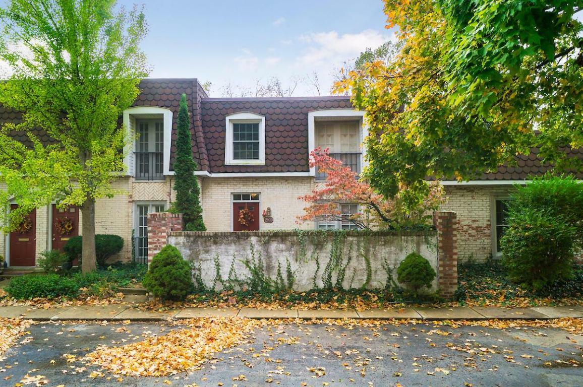 Property Photo: 2869 Chateau S Circle OH 43221