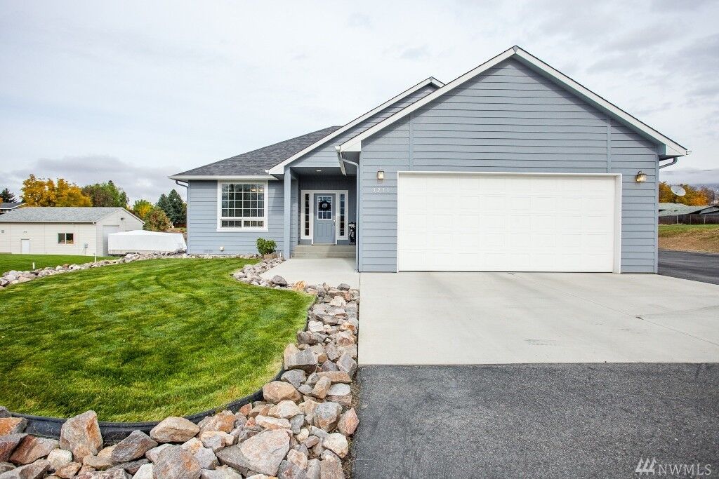 Property Photo:  3231 SE 2nd St  WA 98802