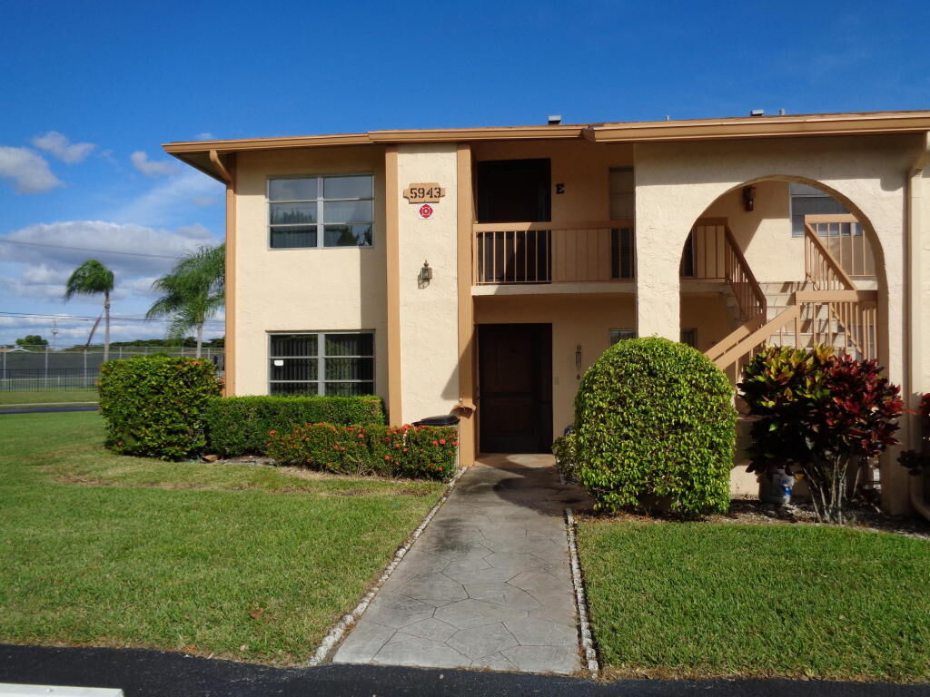 Property Photo: 5943 Areca Palm Court A FL 33484