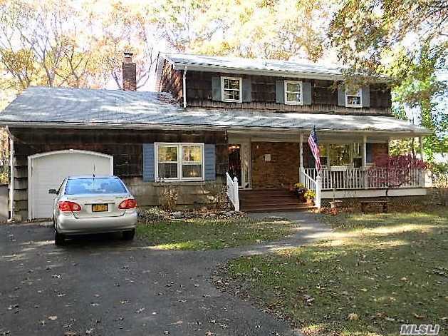 Property Photo:  11 Robert Court  NY 11786 