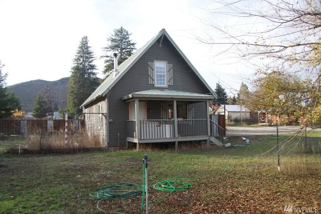 Property Photo:  203 Hagerman St  WA 98856 