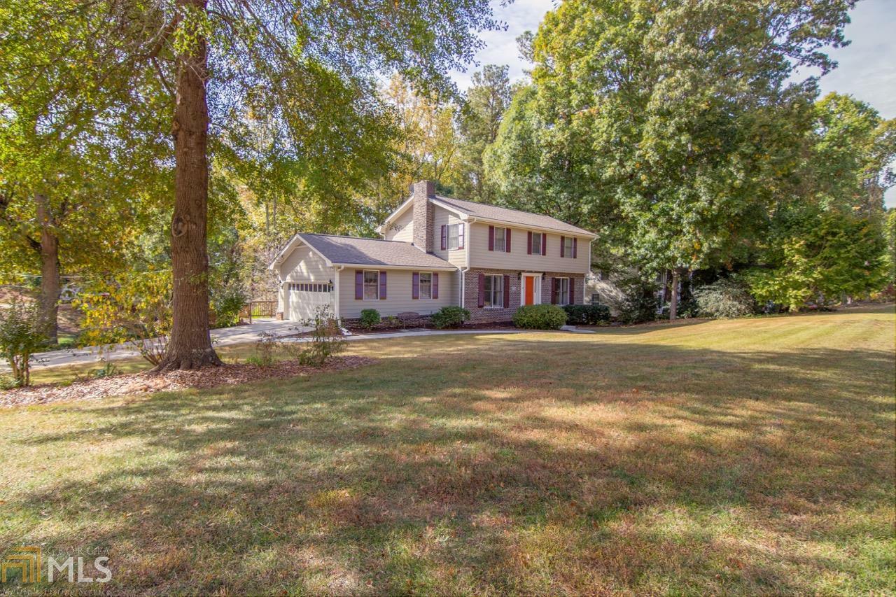 Property Photo:  875 Sweet Briar Ln  GA 30094 