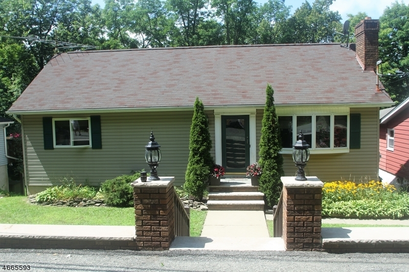 Property Photo:  26 Hillside Ave  NJ 07460 