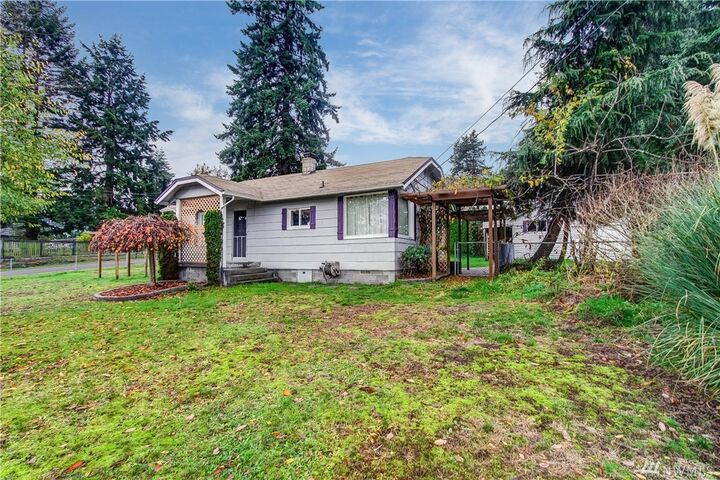 Property Photo:  7806 Upper Ridge Road  WA 98203 