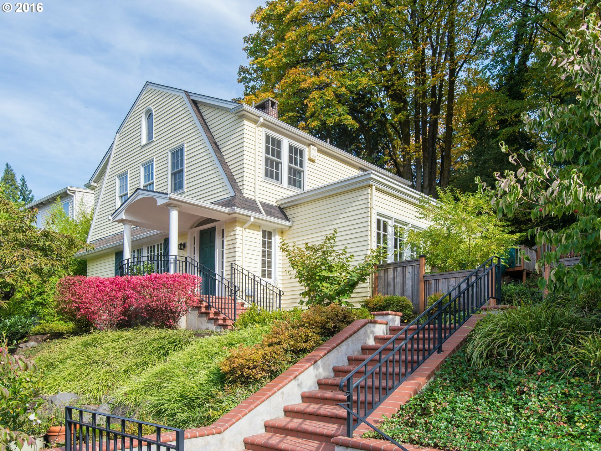 Property Photo: 2808 SW Montgomery Dr OR 97201