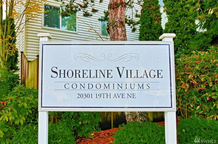 Property Photo:  20301 19th Ave NE 812  WA 98155 