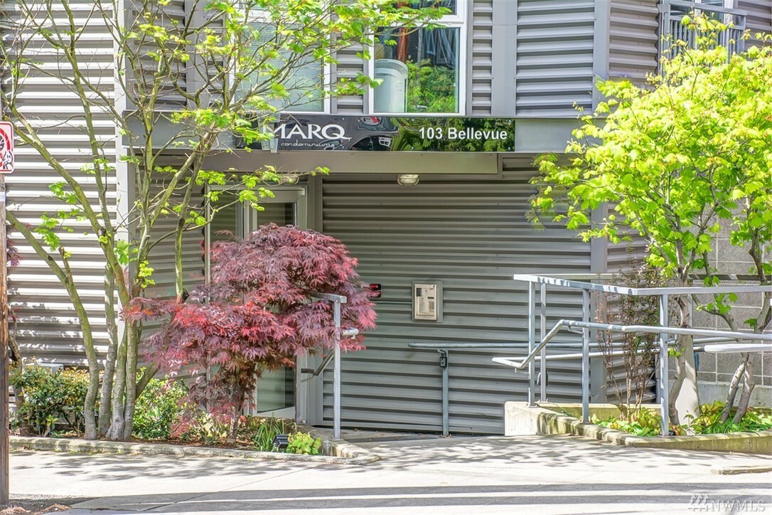 Property Photo:  103 Bellevue Ave E 303  WA 98102 