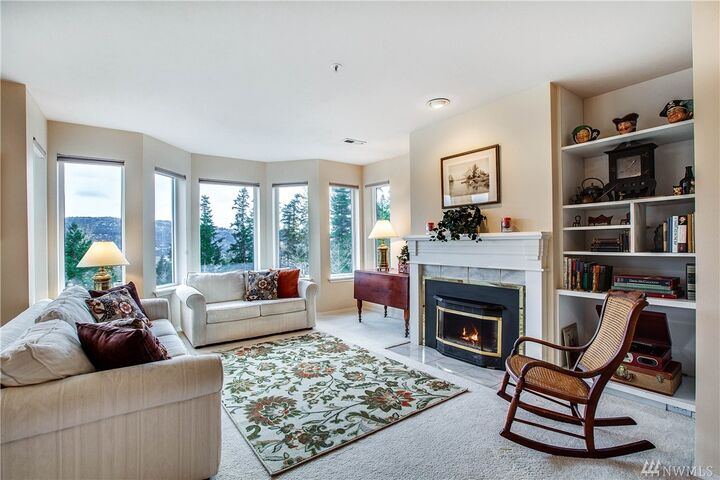 Property Photo:  4163 Providence Point Dr SE 2552  WA 98029 