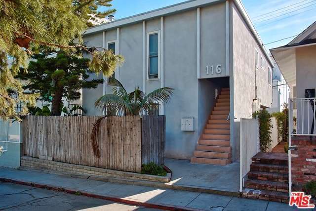 Property Photo: 116 Thornton Pl CA 90291