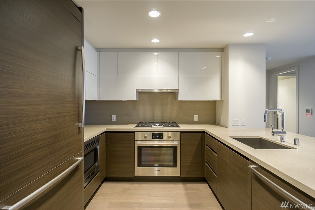 Property Photo: 583 Battery St 816N WA 98121