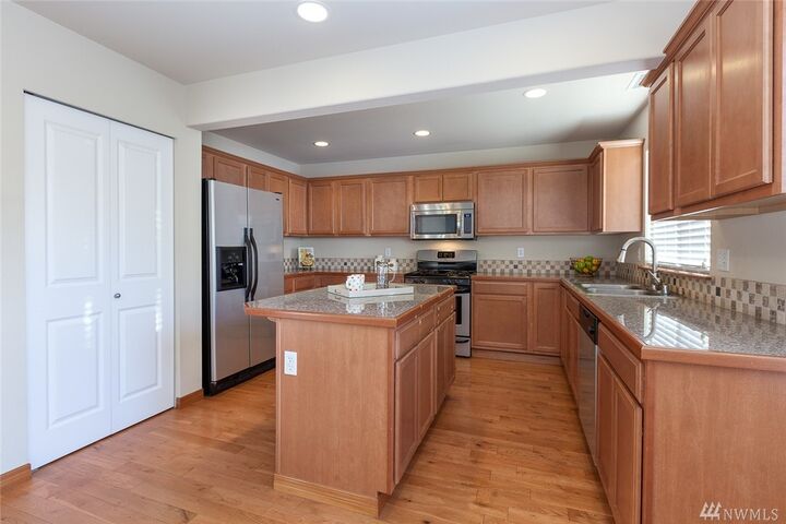 Property Photo: 2614 143rd Place SW 6 WA 98087