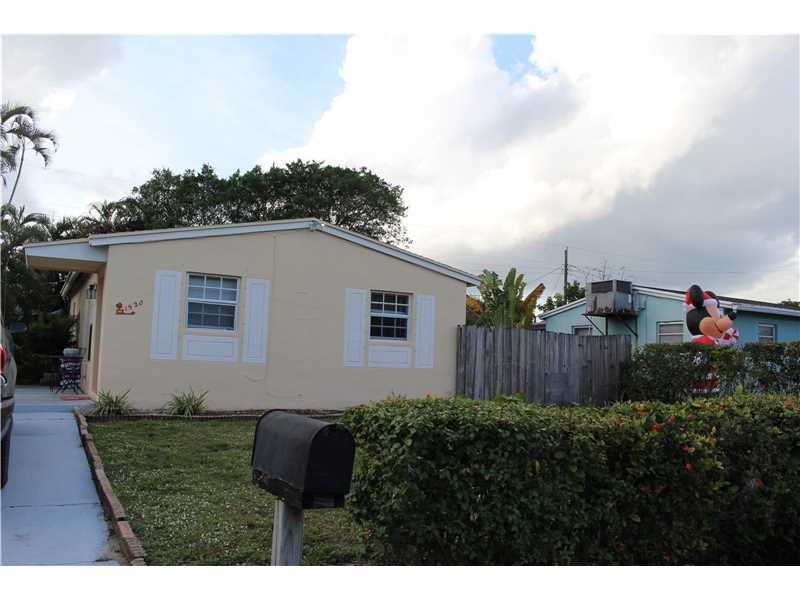 Property Photo: 1520 N 70th Ter FL 33024