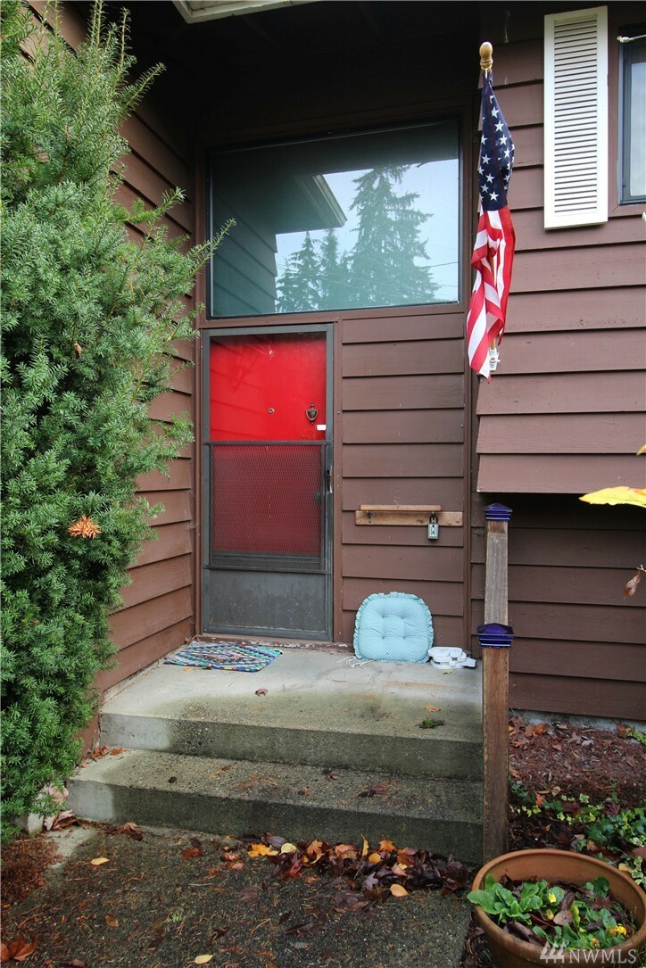 Property Photo:  6604 170th Place SW  WA 98026 