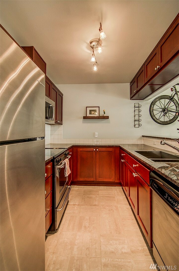 Property Photo: 701 1st Ave N 304 WA 98109