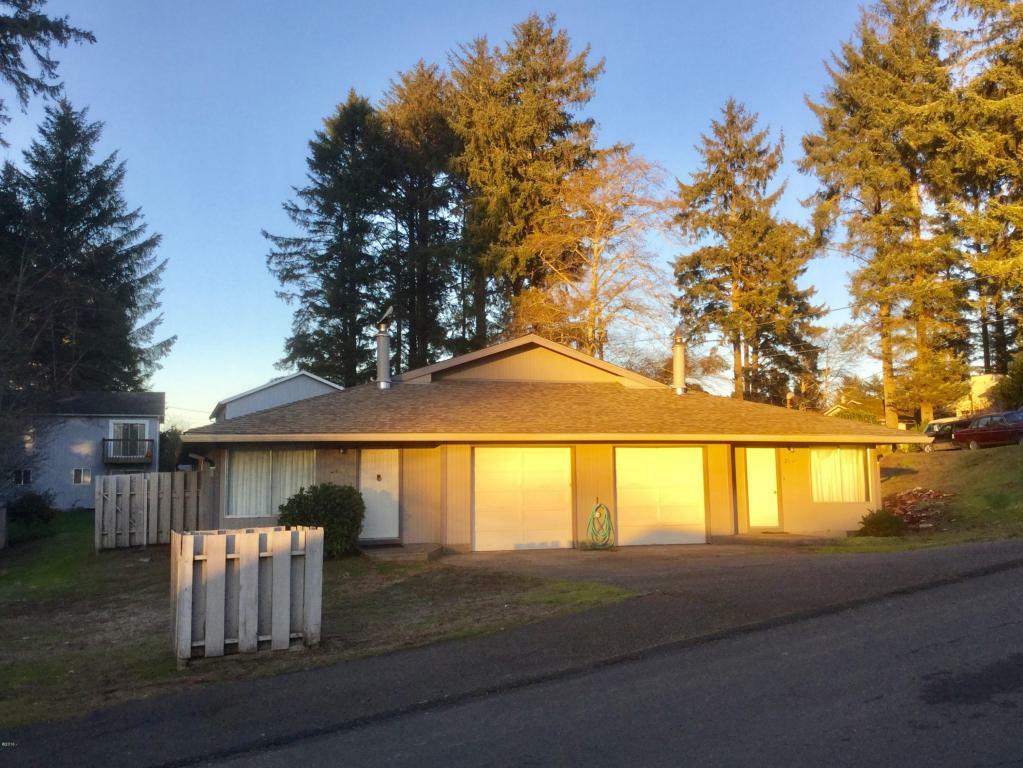 Property Photo: 2131 &Amp2133 NE 21st Street OR 97367