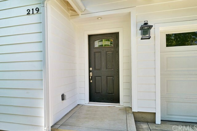 Property Photo:  219 N Beachwood Drive  CA 91506 