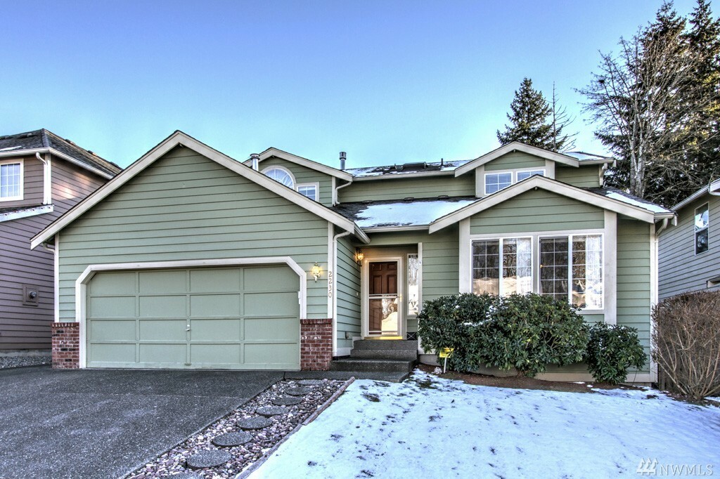 Property Photo:  2230 Kennewick Place NE  WA 98056 