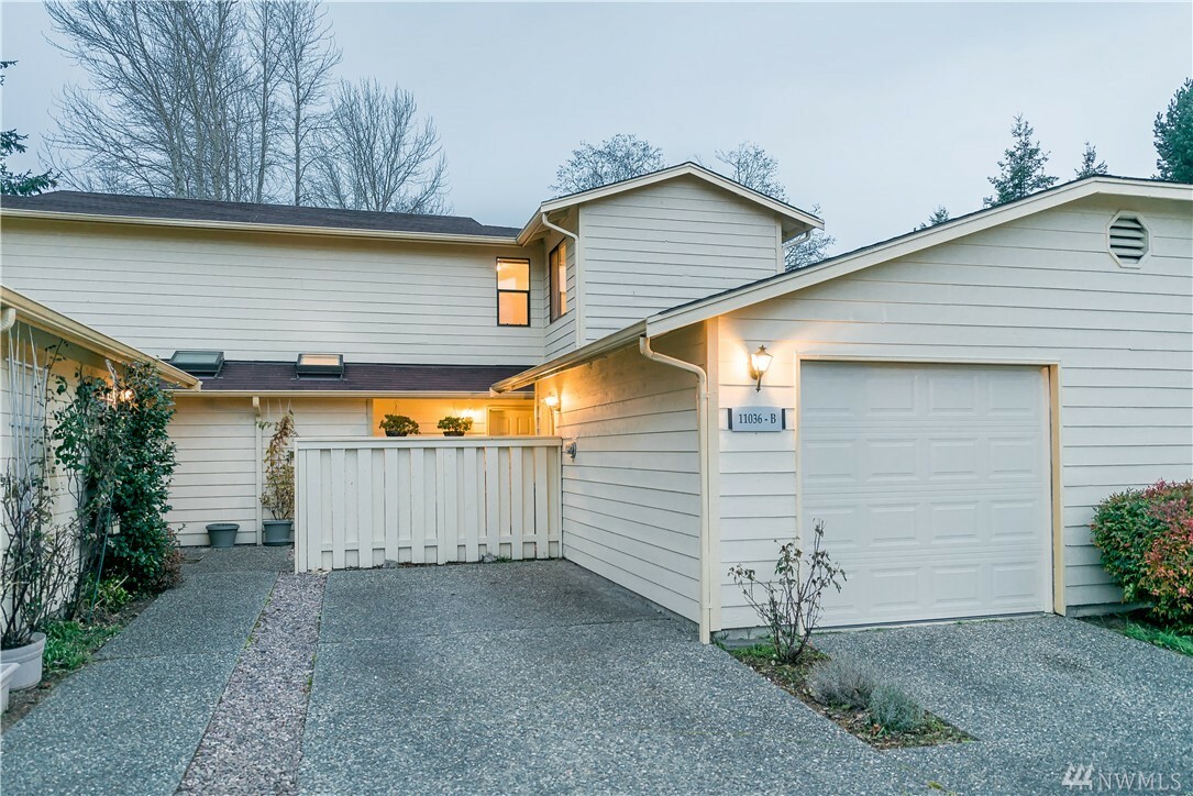 Property Photo:  11036 SE 249th Ct B  WA 98030 