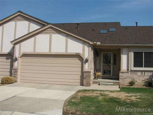 Property Photo: 42406 Willow Tree Ln E MI 48038