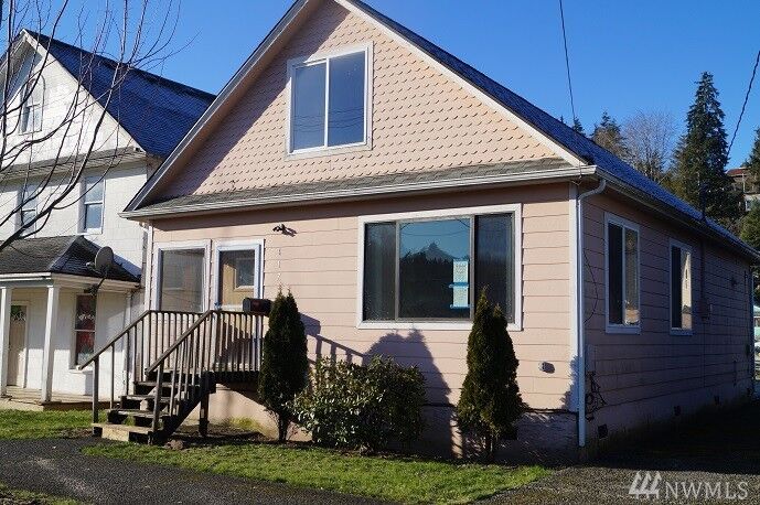 Property Photo:  617 Monroe St  WA 98550 