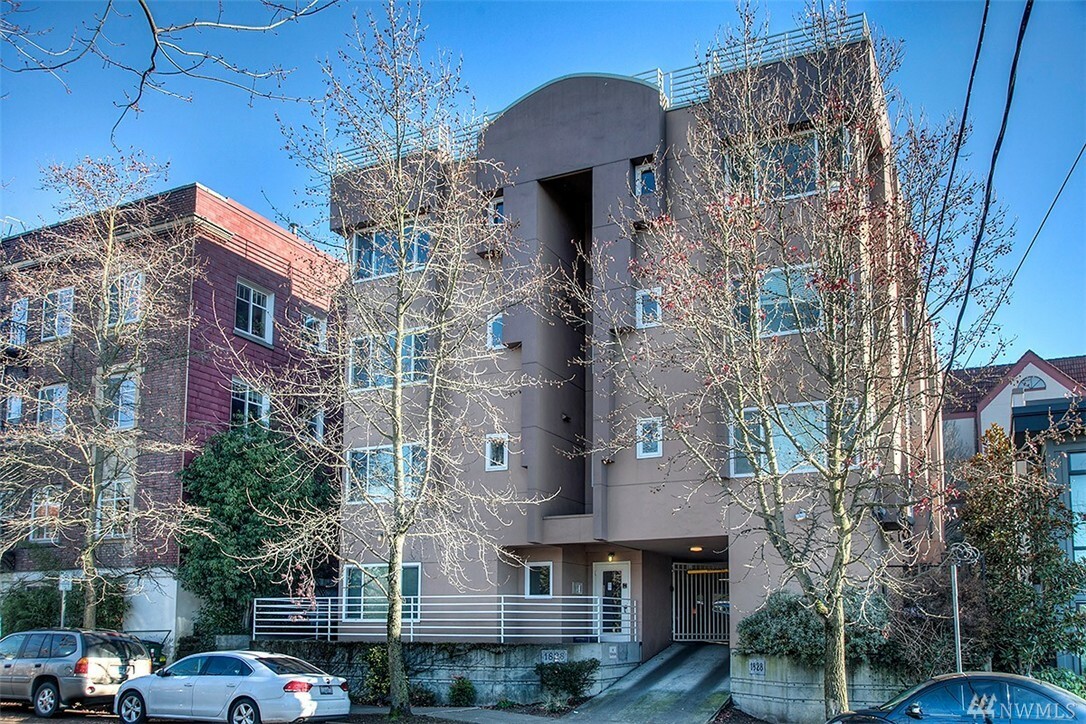 Property Photo: 1828 11th Ave 306 WA 98122