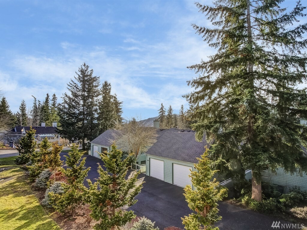 Property Photo:  22146 SE 41st Lane SE 2039  WA 98029 