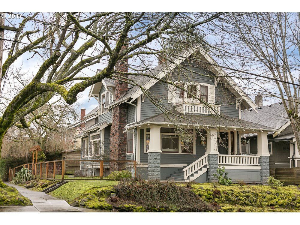 Property Photo:  5228 SE Lincoln St  OR 97215 
