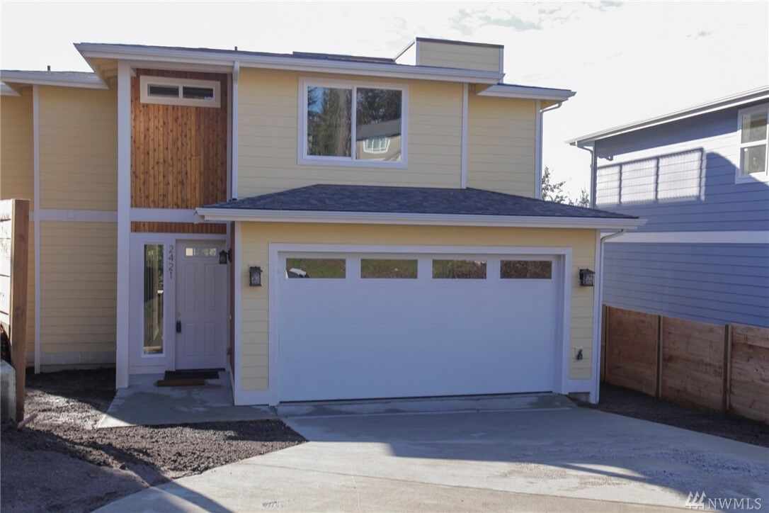 Property Photo:  2421 SW 154th Place  WA 98166 