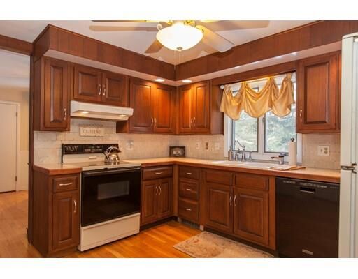 Property Photo:  115 Brattle St  MA 01606 