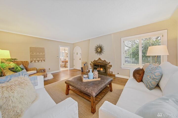 Property Photo: 6017 32nd Ave NE WA 98115