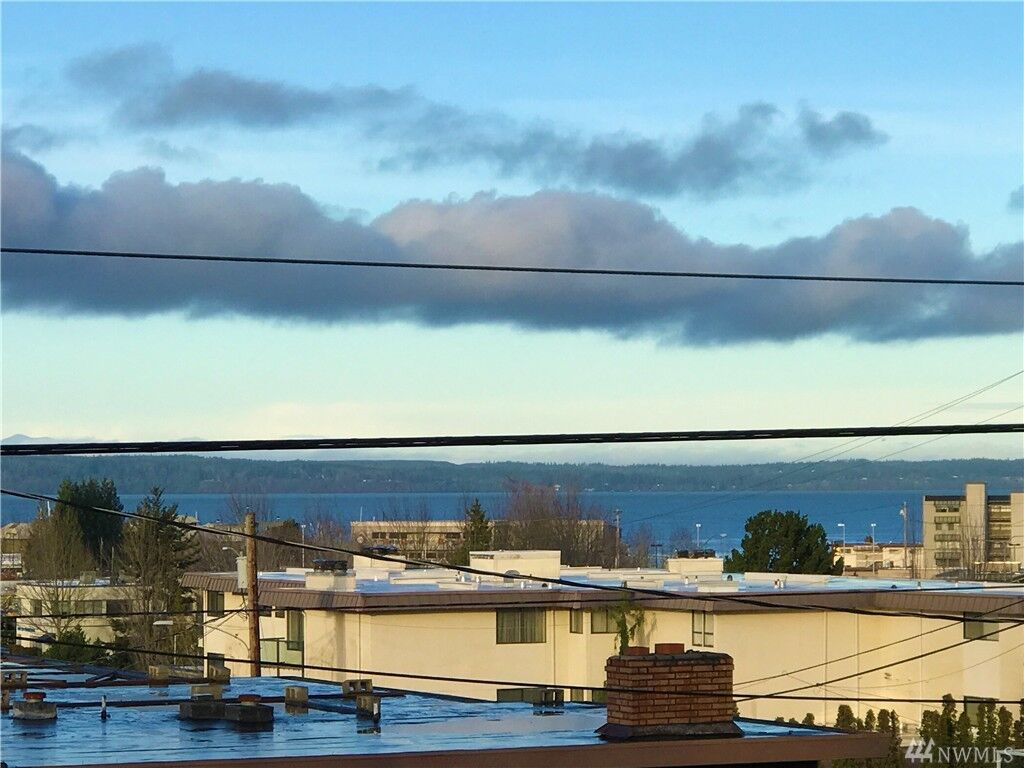 Property Photo:  317 3rd Ave S 202  WA 98020 