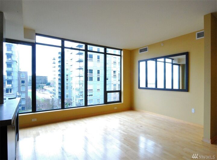 Property Photo: 2716 Elliott Ave 806 WA 98121