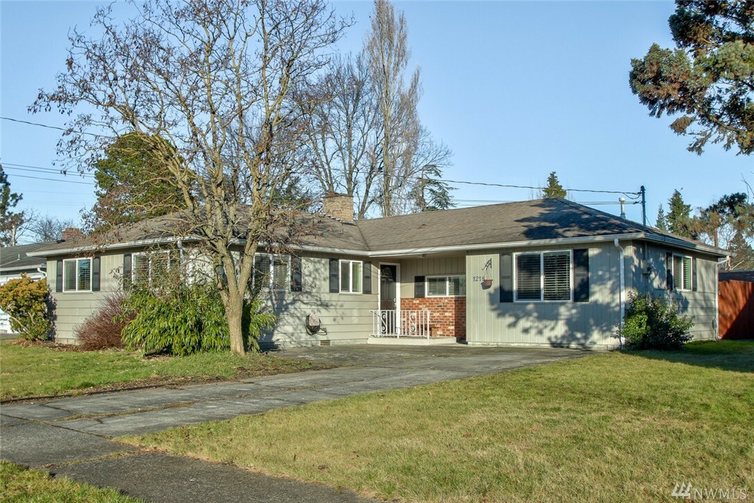 Property Photo:  1218 Denny Place  WA 98274 