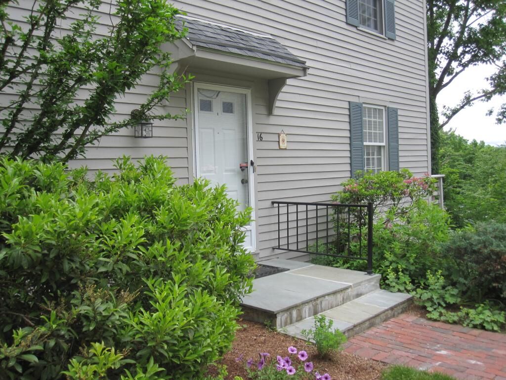 Property Photo:  16 Governor Square 16  NH 03458 