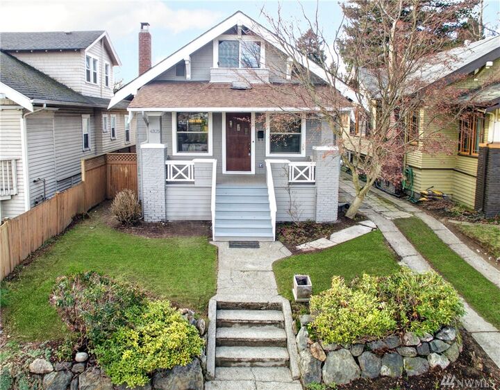 Property Photo:  4325 5th Ave NE  WA 98105 