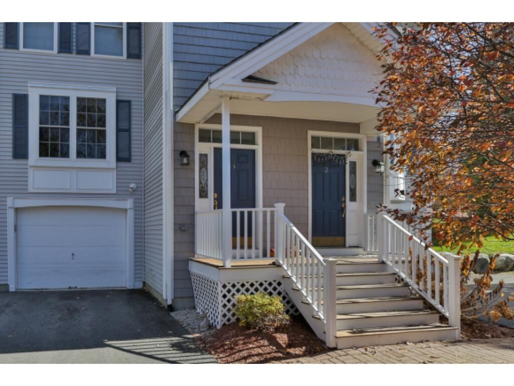 Property Photo: 4 Georgetowne Dr. Drive 4 NH 03062