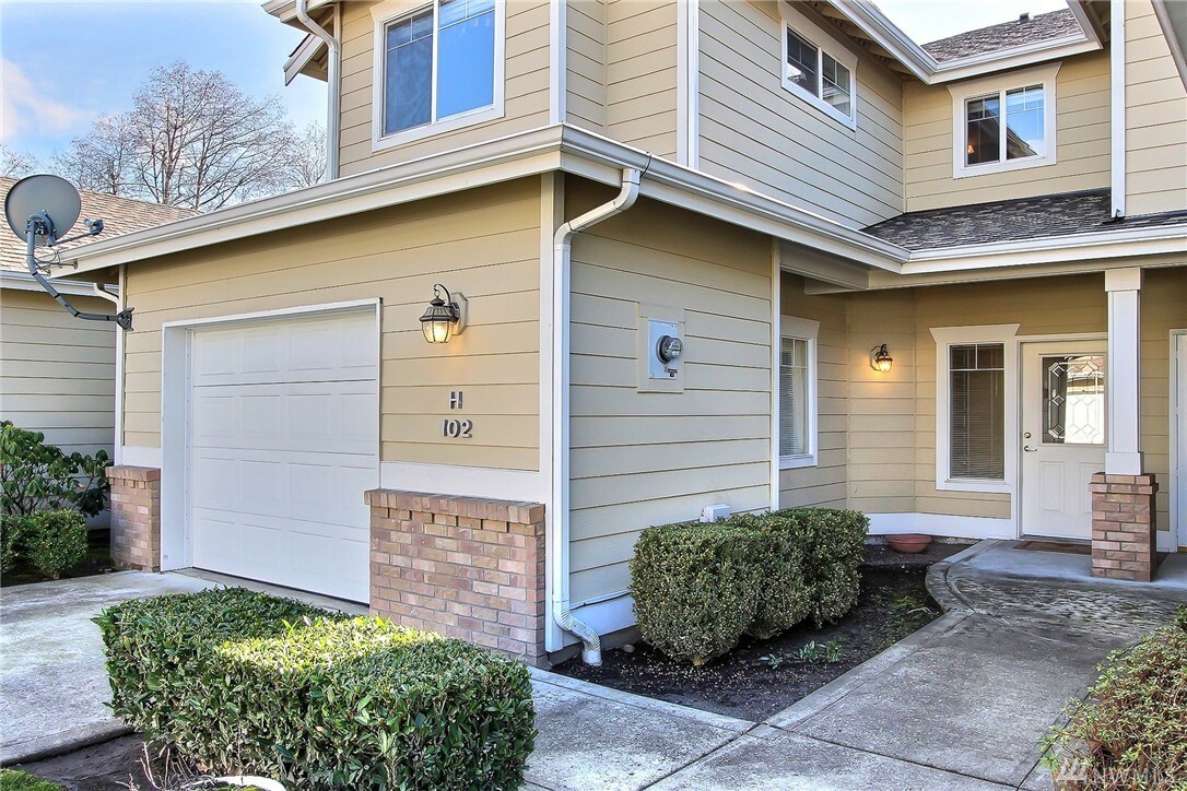 Property Photo: 10700 SE 260th St H102 WA 98030