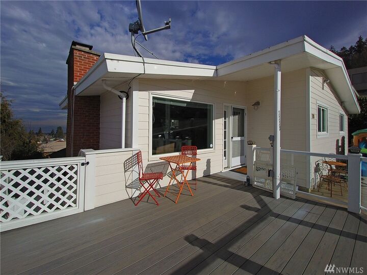 Property Photo: 1111 E 8th St WA 98362