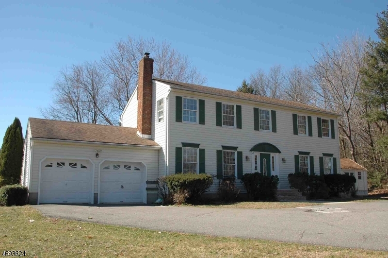 Property Photo:  32 Goldfinch Lane  NJ 08853 