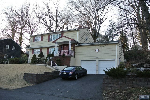 Property Photo:  22 Mountain Ave 2  NJ 07675 